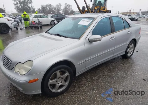 2001 Mercedes-Benz C 320 from USA, damaged, VIN WDBRF64J51F012587
